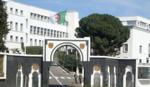 بيان وزارة الدفاع لجيش الجزائري يكتشف ويدمر 12 مخبأ و20 قنبلة تقليدية