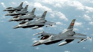 طائرات من سرب F16 المقاتلة التابعة للقوات الجوية الاماراتية