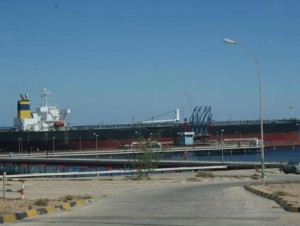 غلق ميناء الحريقة النفطي الليبي بسبب إضراب لحراس الأمن
