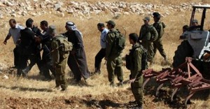 قوات الاحتلال تستهدف المزارعين شرق دير البلح