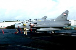 وزير الدفاع الفرنسي يؤكد إجراء محادثات لبيع طائرات رافال لمصر