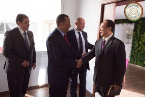 الثني يلتقي السفير الصيني لدى ليبيا في العاصمة التونسية