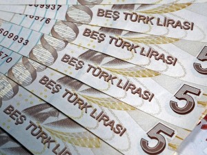 الليرة التركية تهبط مقابل الدولار