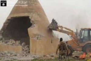 تنظيم داعش يجرف آثار مدينة الحضر التاريخية جنوبي الموصل العراقية