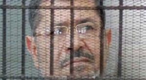 جنايات القاهرة تأجيل النطق بالحكم على مرسي في قضية التخابر مع قطر