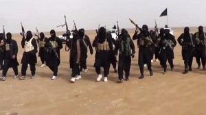داعش يبث تسجيلا لإعدامه 3 شباب من جبهة النصرة