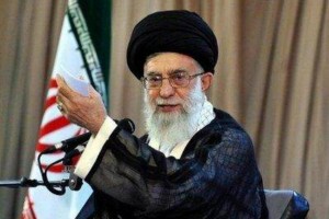خامنئي يطالب برفع كل العقوبات المفروضة على إيران فور التوصل لاتفاق نهائي