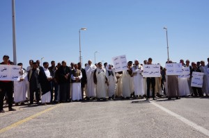وقفة احتجاجية لأهالي مدينة وازن ضد التعدي على املاكهم داخل الحدود التونسية
