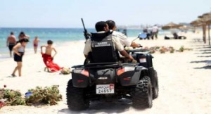 الشرطة التونسية  اعتقال 8 بينهم امراة يشتبه في علاقتهم المباشرة بهجوم سوسة