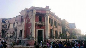 انفجار أمام مقر القنصلية الإيطالية بوسط القاهرة يسفر عن مقتل شخص وإصابة أربعة آخرين