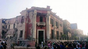 انفجار أمام مقر القنصلية الإيطالية بوسط القاهرة يسفر عن مقتل شخص وإصابة أربعة آخرين