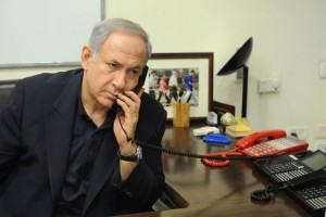 نتانياهو يجري اتصالا هاتفيا بعباس بعد مقتل طفل فلسطيني حرقا