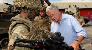 وزير الدفاع البريطاني يعلن عن ارسال ألف جندي بريطاني محدد المهمة إلى ليبيا