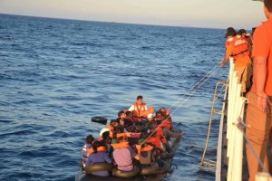خفر السواحل التركي ينقذ 57 مهاجرًا في بحر إيجه