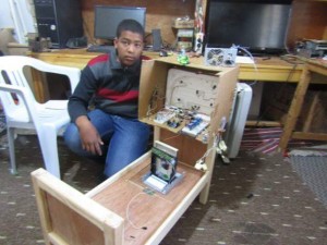 شاب من غدامس يخترع سريرا متعدد المزايا لذوي الاحتياجات الخاصة