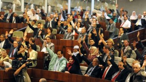 الجزائر  البرلمان يصادق بالأغلبية على تعديل الدستور الجديد
