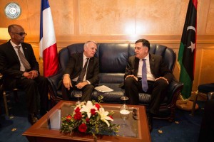 السراج يبحث مع وزير خارجية الفرنسي تطورات الموقف السياسي في ليبيا