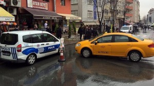 امرأتان تهاجمان مركزا للشرطة بمنطقة بيروم باشا في اسطنبول0