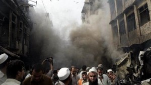 مقتل 10 أشخاص في هجوم انتحاري شمال غربي باكستان