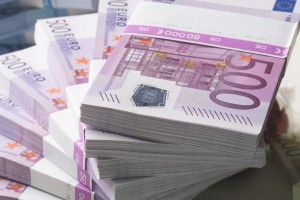 البنك المركزي الاوروبي يتوقف عن اصدار اوراق نقدية فئة 500 يورو