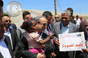 السويحلي يتفقد مخيم نازحي تاورغاء بالعاصمة طرابلس