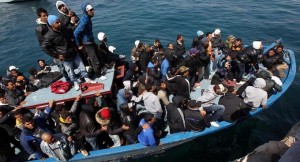 تنقذ 1800 مهاجر بالمتوسط قبالة ليبيا