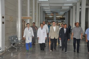 يتعهد بحل المختنقات التي تواجه مركز طرابلس الطبي