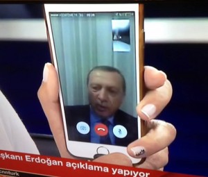 إردوغان يدعو الشعب للخروج إلى الشوارع للرد على محاولة الانقلاب