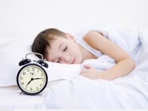 دراسة أمريكية نوم الأطفال مبكرا قد يحميهم من البدانة في مرحلة المراهقة